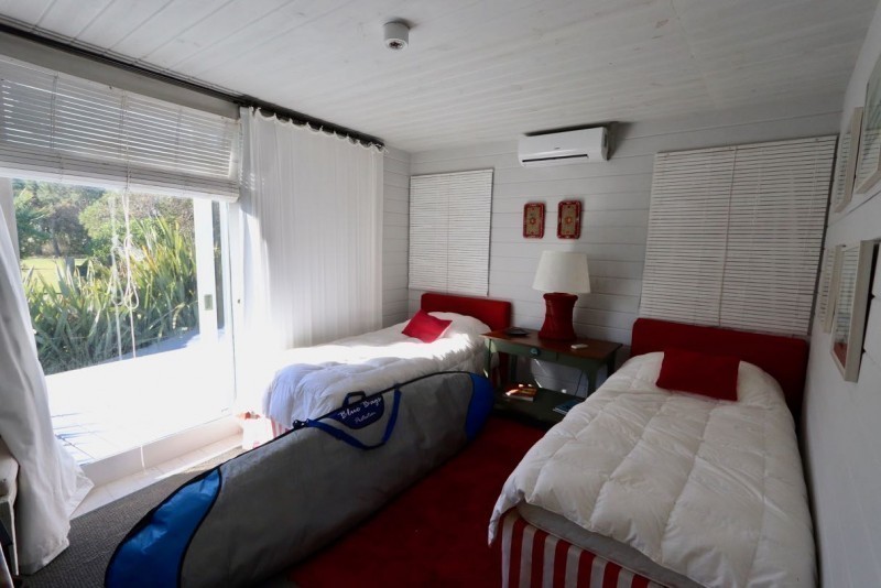 Excelente casa sobre el agua
